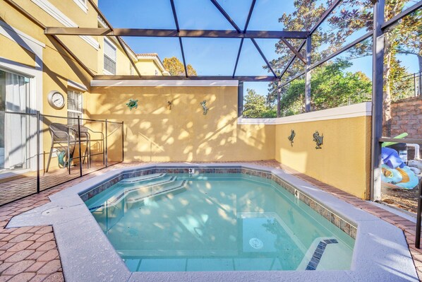 Beautiful and private splash pool