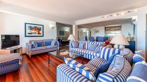 Gather with friends and family in the spacious living room, designed with comfort and style in mind, and enjoy marina views. #FamilyTime #StylishStay #comfort #relax #portugal #pt #vilamoura