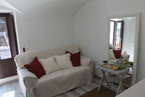 Relax in our cozy living room, perfect for unwinding after a day of exploring. #wonderful #rustic