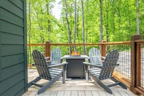 Smoky Mountain Secret's crackling firepit