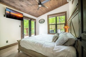 Smoky Mountain Secret's bedroom