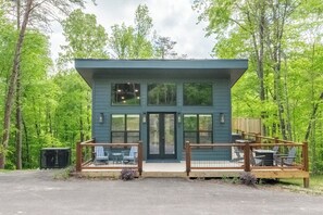 Smoky Mountain Secret's exterior