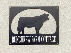 Living area | Bunchrew Farm Cottage, Inverness