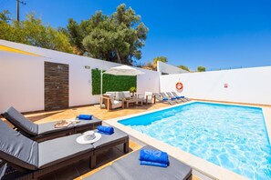 Private pool and terrace