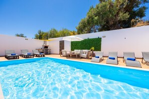 Private pool and terrace
