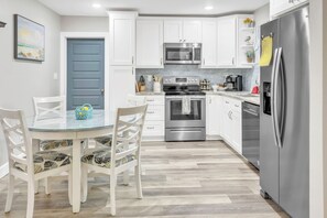 Eat-in Kitchen