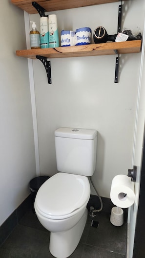 Well-equipped bathroom with all essential amenities for a comfortable stay
