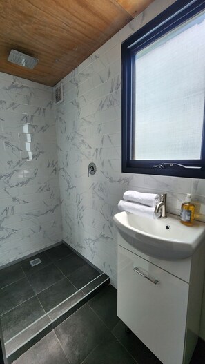 Refreshing shower with modern fixtures for a comfortable experience.