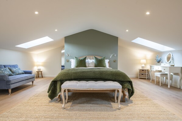 The Horse Box, Leyburn: Master bedroom