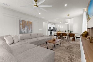 7311 Oakmoss Loop (1).jpg