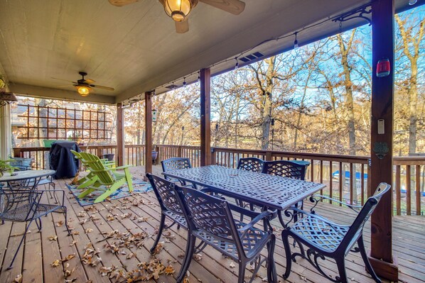 Grove Vacation Rental | 6BR | 4BA | Stairs Required | 4,156 Sq Ft