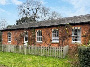Exterior | Tibberton Court - Tibberton Court Apartment 2 - Tiberton Court, Tiberton