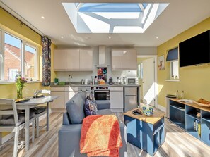 Open plan living space | Peacock Lodge, Thurlton