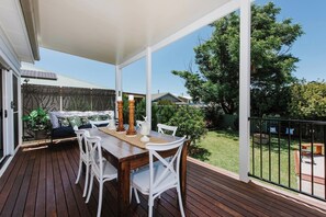 Enjoy meals and lounging on the covered alfresco with a six-seater dining table and cosy outdoor sofa.