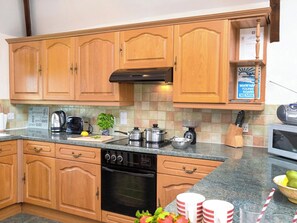 Kitchen | Miller’s Cottage - Fentrigan Manor Farm Holiday Cottages, Warbstow