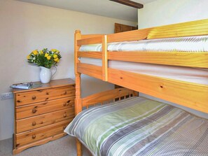 Bunk bedroom | Miller&rsquo;s Cottage - Fentrigan Manor Farm Holiday Cottages, Warbstow
