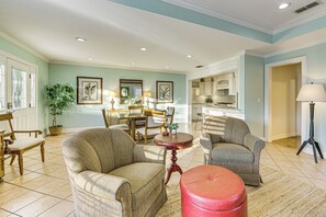Living Room | Smart TV | Free WiFi