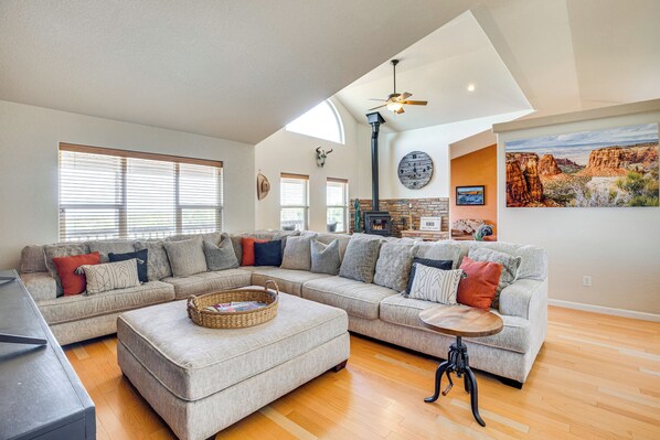 Glade Park Vacation Rental | 5BR | 3BA | 2,693 Sq Ft | 1 Step Required