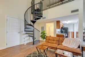 Living Room | Lower Level | Full Futon | Central A/C & Heating