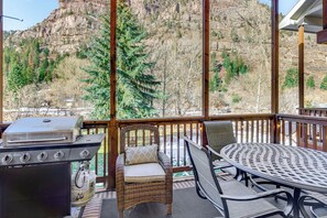 Deck | Gas Grill | Outdoor Dining Set