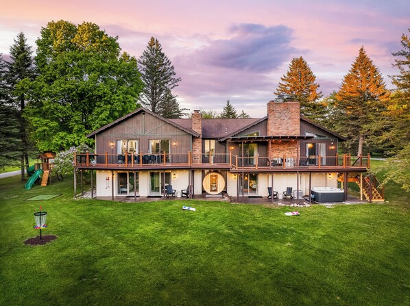 Enjoy a spacious Shanty Creek home with sauna, jacuzzi, golf & mountain views.