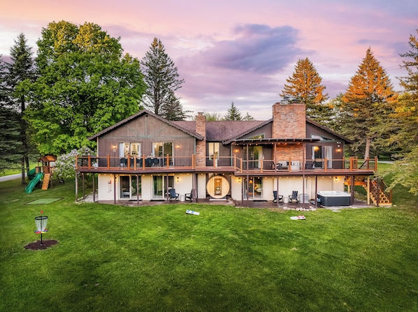 Enjoy a spacious Shanty Creek home with sauna, jacuzzi, golf & mountain views.
