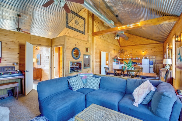 Quinlan Vacation Rental | 2BR | 2BA | 3 Steps Required | 1,200 Sq Ft