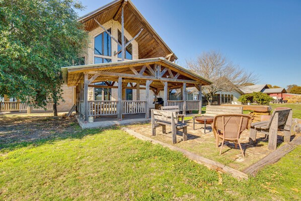 Quinlan Vacation Rental | 8BR | 9BA | 1 Small Step Required | 7,000 Sq Ft