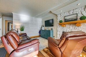 Living Room | Smart TV | Free WiFi