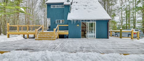 Windham Vacation Rental | 3BR | 2BA | 2,182 Sq Ft | Stairs Required