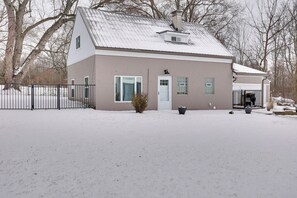 Property Exterior | Fenced-In Yard | Furnished Patio | Gas Grill