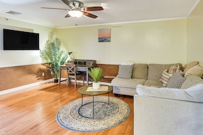 Living Room | Smart TV | Remote Workspace | Free WiFi