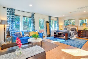 Studio | Queen Bed | Queen Sleeper Sofa | Smart TV