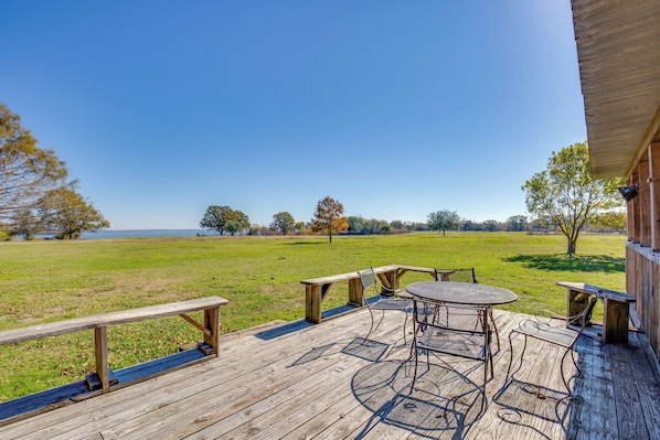 Quinlan Vacation Rental | 2BR | 2BA | 6 Steps Required | 1,200 Sq Ft