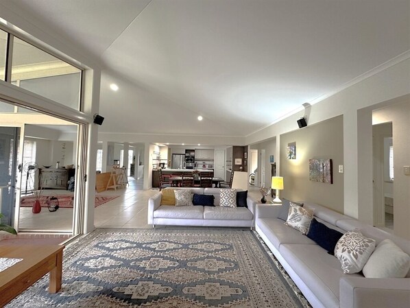 Lounge - 2