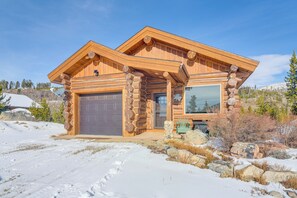 Property Exterior | Garage (1 Vehicle) | Driveway (2 Vehicles)
