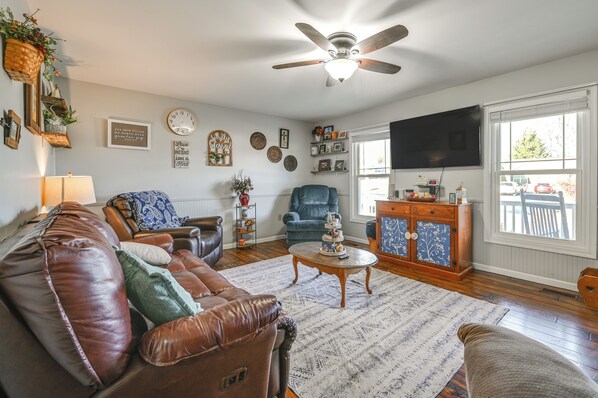Williamsport Vacation Rental | 3BR | 3.5BA | 2,000 Sq Ft | Stairs Required