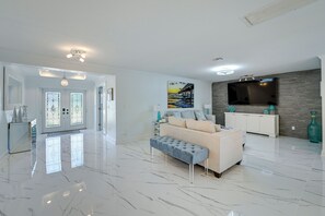 Living Area | Smart TV w/ Cable