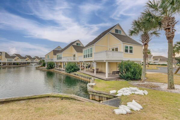 Destin Vacation Rental | 3BR | 3BA | 1,428 Sq Ft | Stairs Required