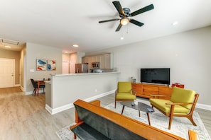 Living Room | Full Futon | Free WiFi | Central Heating & Air Conditioning