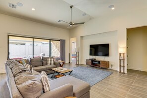 Living Room | Smart TV | Full Sleeper Sofa | Single-Story Home