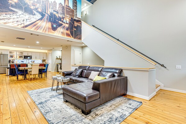 Atlanta Vacation Rental | 2BR | 2BA | 1,900 Sq Ft | Steps Required