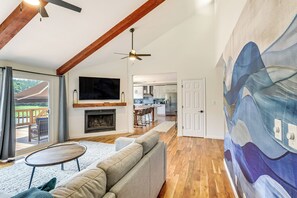 Living Room | Smart TV | Deck Access | Central Air Conditioning/Heat | Free WiFi
