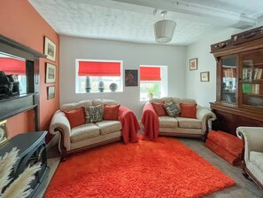 Living area | Ddwylig Isaf Farmhouse - Dwylig Isa, Rhyl and Prestatyn