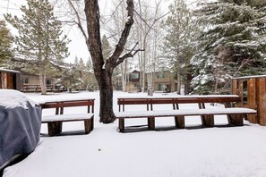 Huge grassy area right outside the deck is perfect for snow play!