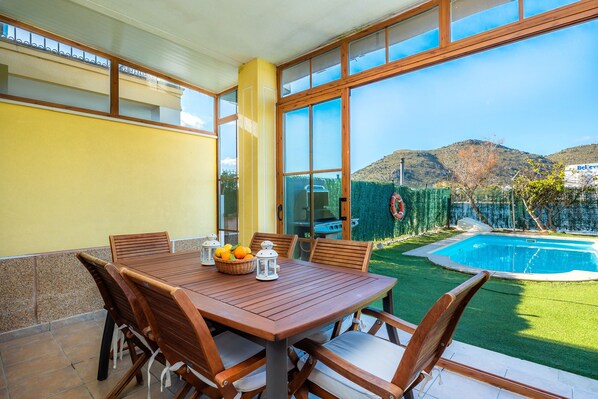 Outdoor dining