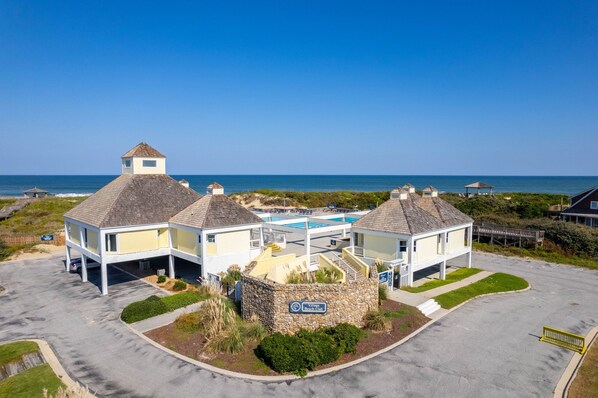 L05: Linkside 05 | Access to the Village Beach Club