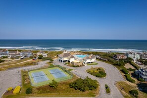 L05: Linkside 05 | Access to the Village Beach Club