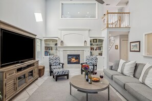 Located in the heart of Sea Pines, it's just a 2-minute walk to the Harbour Town Shops, a 5-minute walk to the Lighthouse, and a 10-minute bike ride to the beach. Enjoy a pool pass, beach chairs, bikes, and VIP complimentary daily activities.