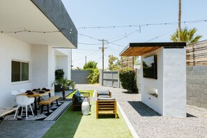 The backyard patio offers plenty of seating and a cozy environment!